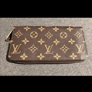 Louis Vuitton Zippy Wallet